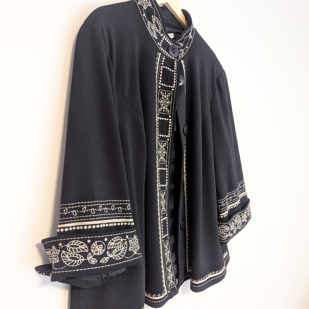 Vintage Tweeds Embroidered Black Poncho Coat - Picture 4 of 4